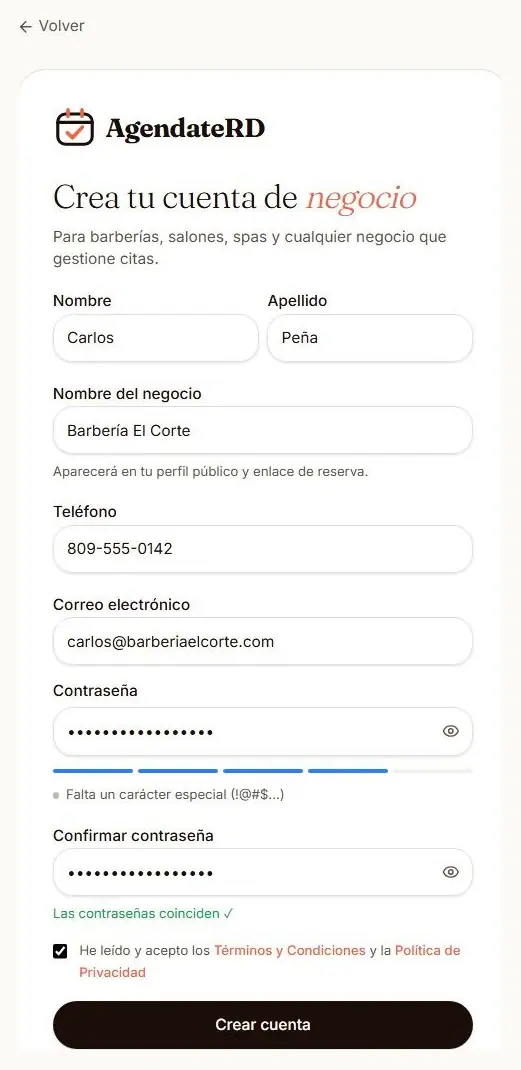 Formulario de registro de negocio con nombre, teléfono, correo y medidor de fuerza de la contraseña